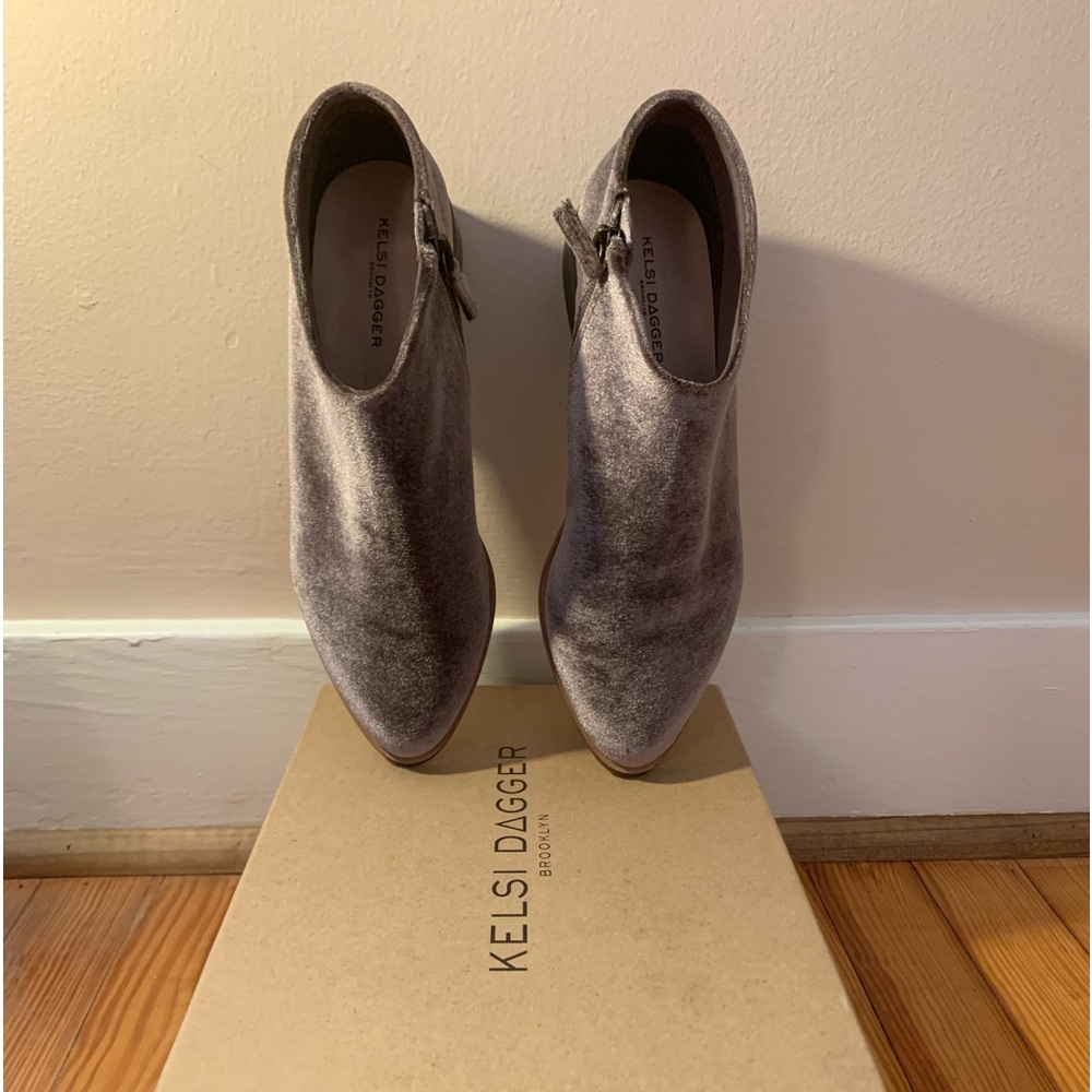 KELSI DAGGER BROOKLYN Women's gently used Alia Ankle Boot taupe velvet    8 1/2
